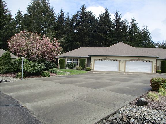 4th image of 160 E Beaumont Drive #A