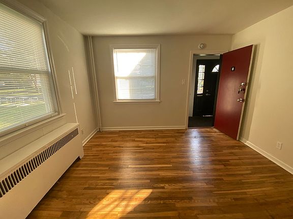 3rd image of 1010 Beechwood Ave #318-A