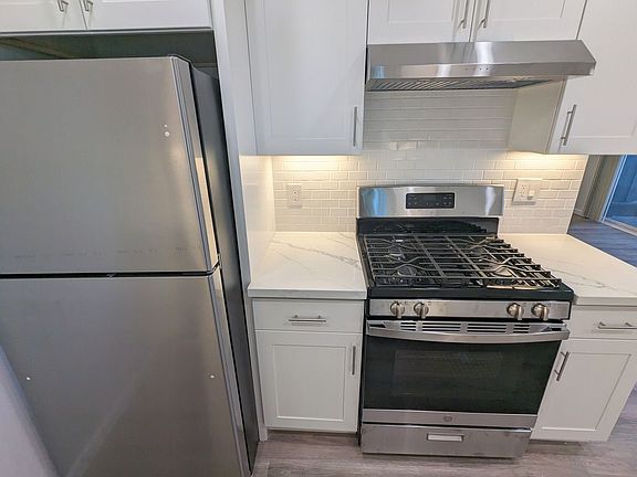 3rd image of 516 E Hillsdale Ct APT 1