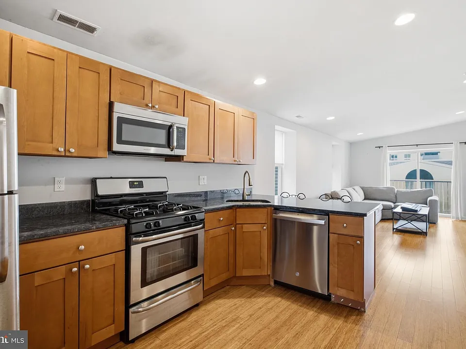1418 Christian St #3