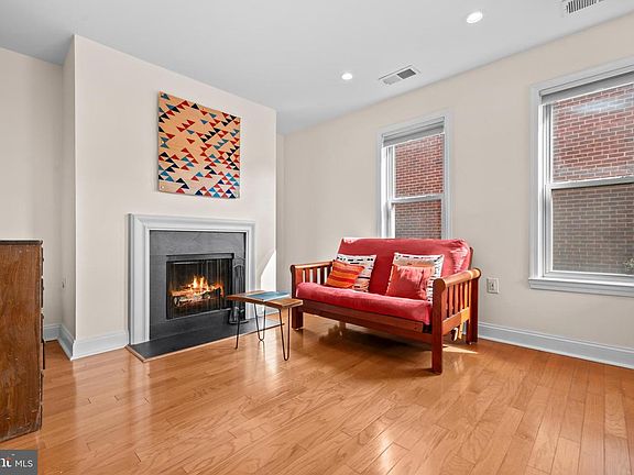 3rd image of 1449 A St NE APT D