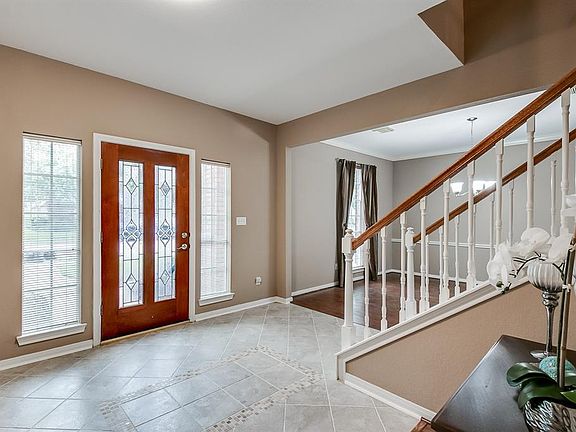 4th image of 2734 W Oaks Blvd