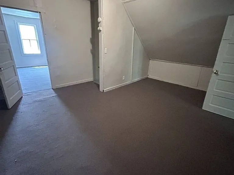 2121 W Brown St — Photo 4