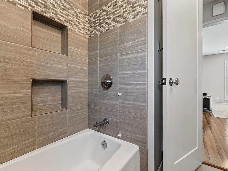 2613 Village Side Dr — Photo 16