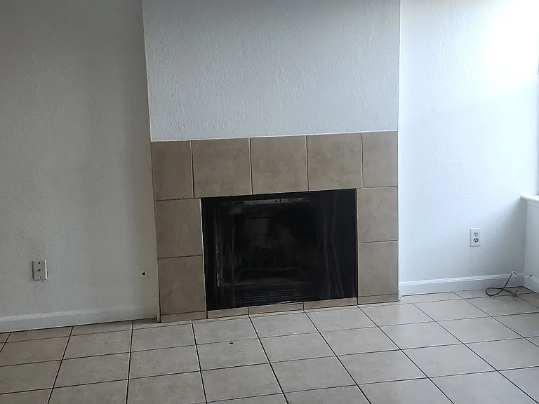1221 N Peach Ave #112 — Photo 9