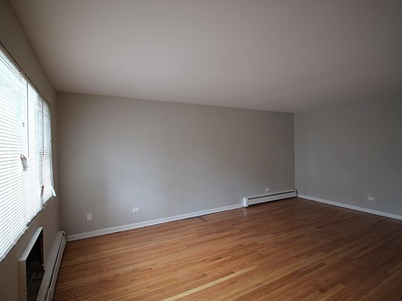 3rd image of 1642-1644 W Morse Ave #2