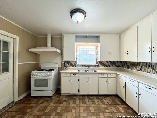 412 Stratford Ct