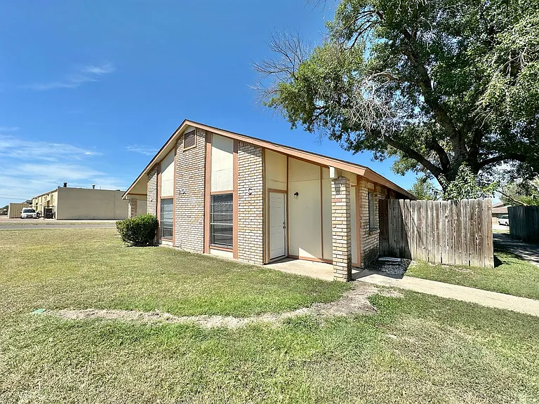 2101 Robert E Lee Dr — Photo 2