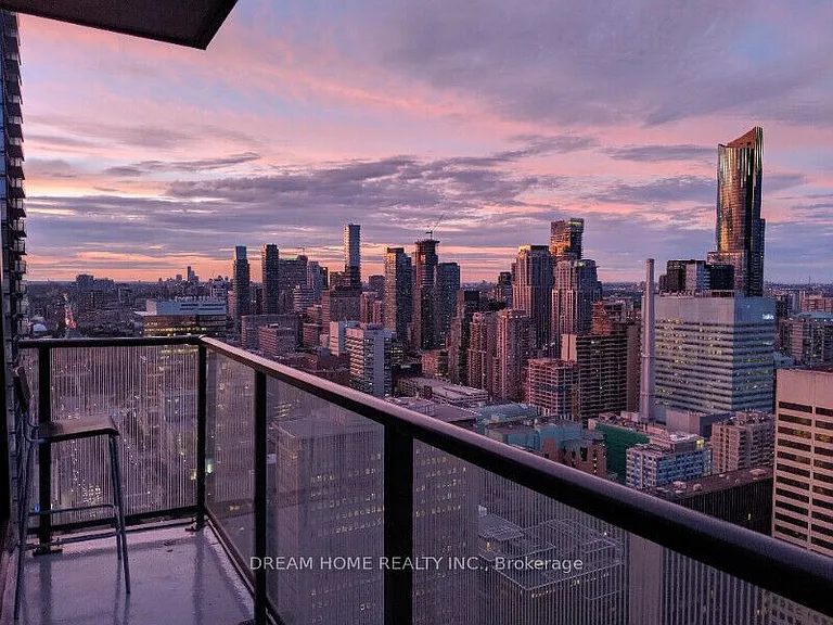 426 University Ave #Penthouse 310 — Photo 8