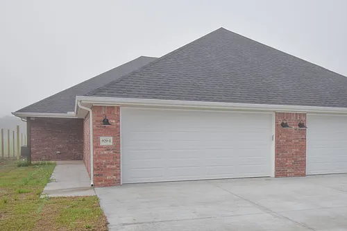 929 W Buchanan St Photo 1