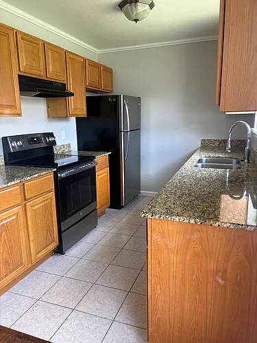 588 King Ln #A Photo 1