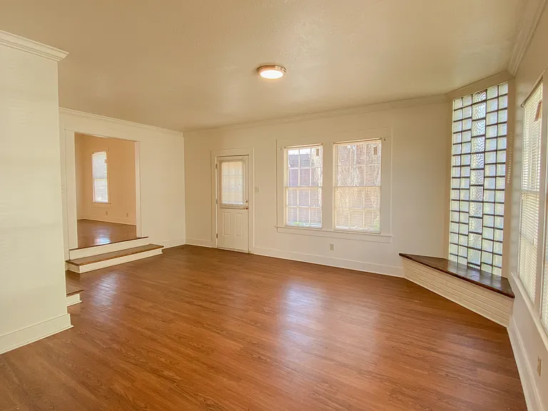 439 Iris St — Photo 9