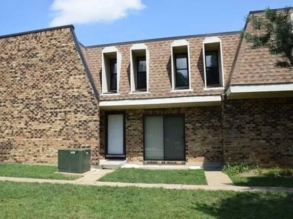 2070 Country Club Dr #3F, Woodridge, IL 60517