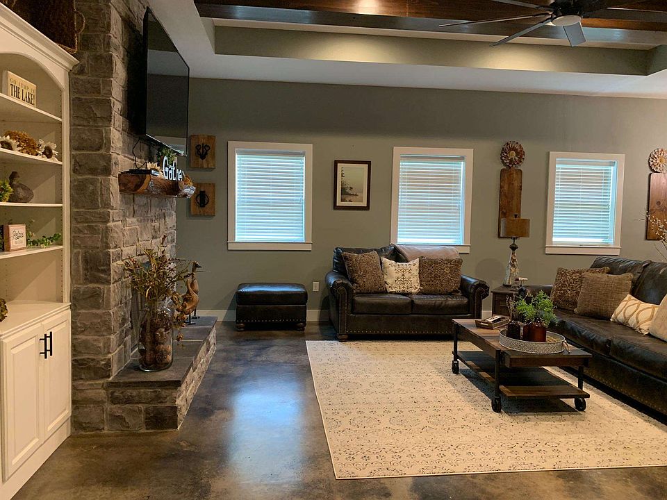 1st image of 155 Angelina Dr