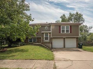 705 E Colleen Dr, Gardner, KS 66030