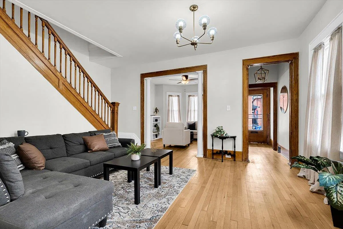 3 bed, 1.0 bath, 1503 sqft, $2,200 — Photo 4