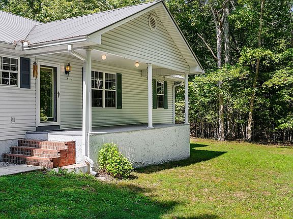 5th image of 239 Robin Hood Dr
