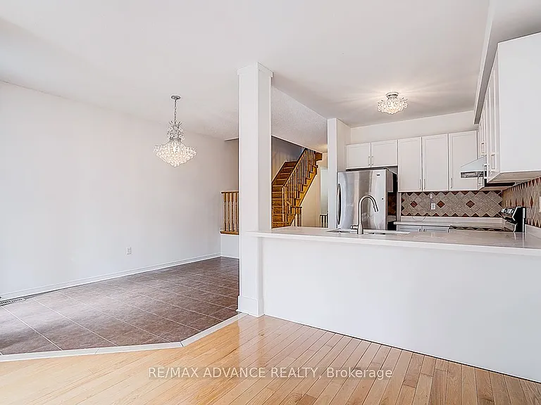 137 Laramie Cres — Photo 11