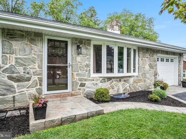 458 Leearden Rd, Hershey, PA 17033