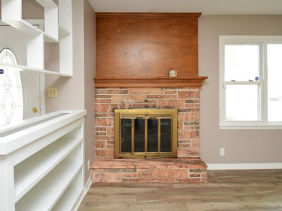 5th image of 10 Crestwood Dr