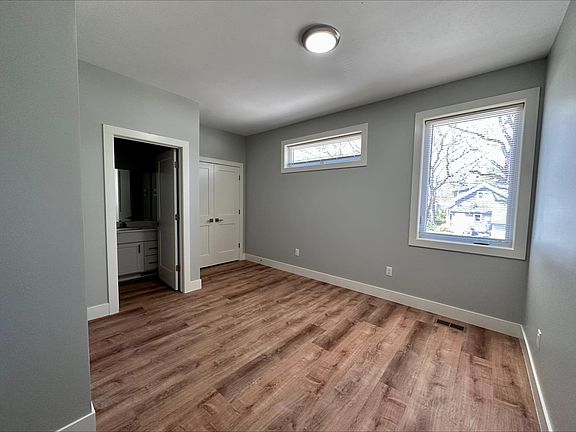 5th image of 43 Lexington Ave SW Unit 1