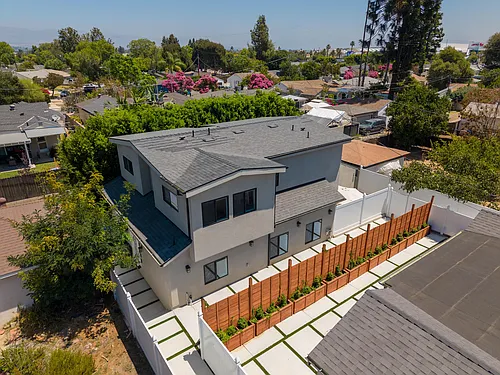 22111 Victory Blvd Photo 1