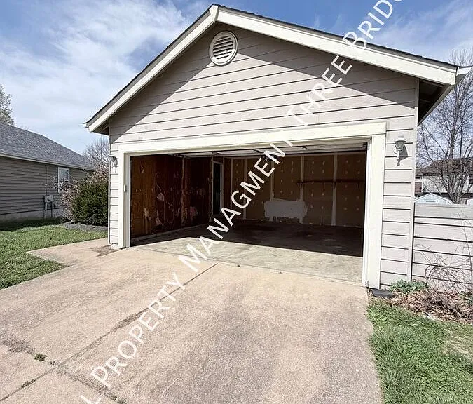 43 Kingspointe Dr — Photo 2