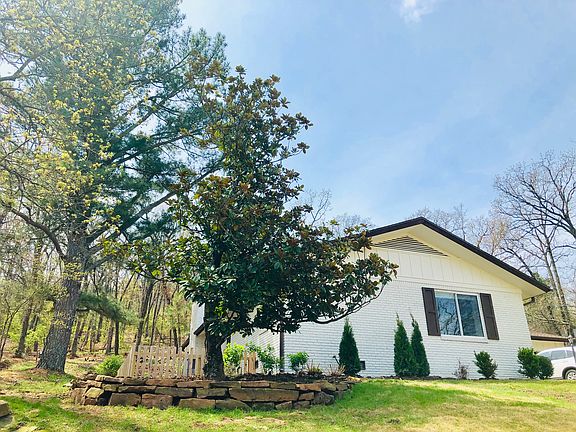 2nd image of 1011 E Oaks Manor Dr