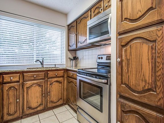5th image of 2107 Avignon Dr