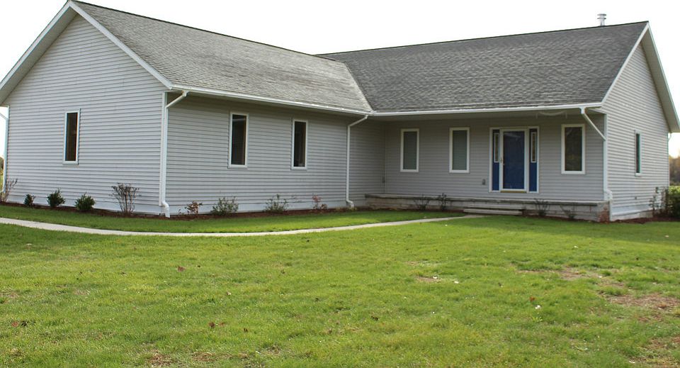 Want horses or a hobby farm?  Here is the land and house for you!  This beautiful and bright 1400 square foot Larkin ranch on 10 acres is available immediately. Beautiful wood floors and an open, inviting, floor plan are just the beginning.  The home has optional wood heat and is wired for a generator.  The kitchen is fabulous with stainless appliances and very open to the gathering room. City water is available at the road.