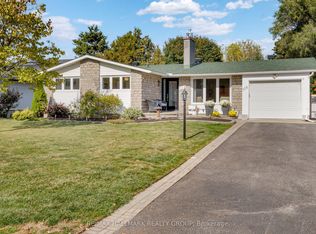 118 Queensline Dr, Ottawa, ON K2H 7J5
