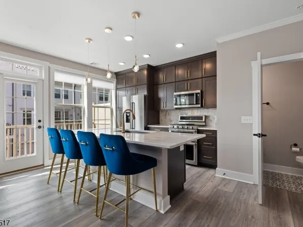 81 Arnold Dr, Wood-Ridge Boro, NJ 07075