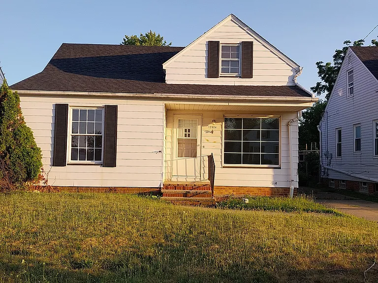 12904 Willard Ave — Photo 1