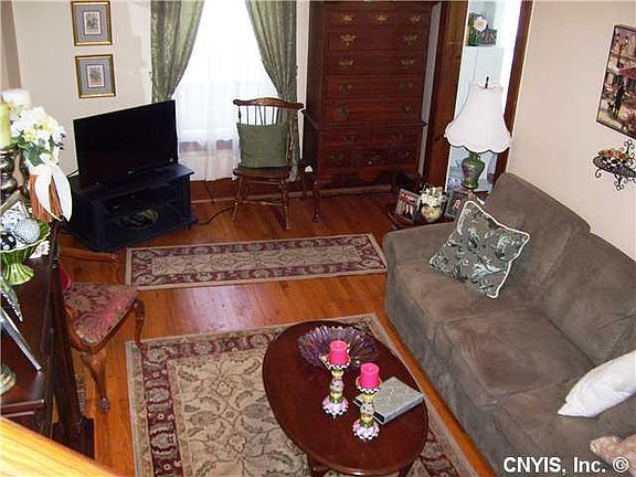 3rd image of 410 Delmar Pl