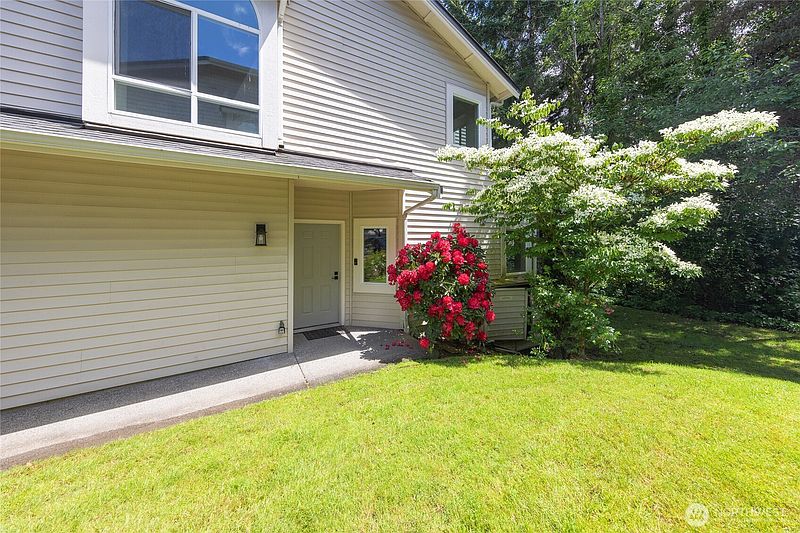 2nd image of 12541 NE 7th Place