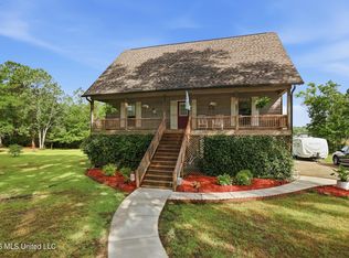 5513 Sioux Dr, Ocean Springs, MS 39564