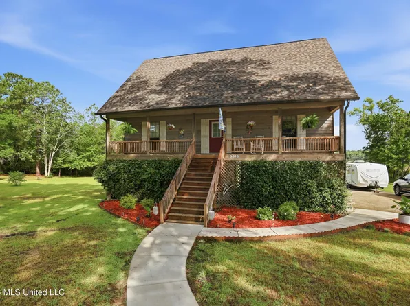 5513 Sioux Dr, Ocean Springs, MS 39564