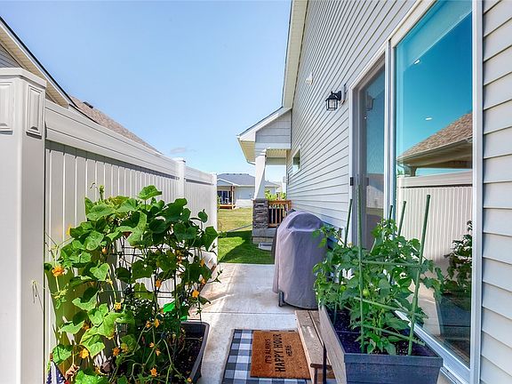 5th image of 9881 Regatta Ln