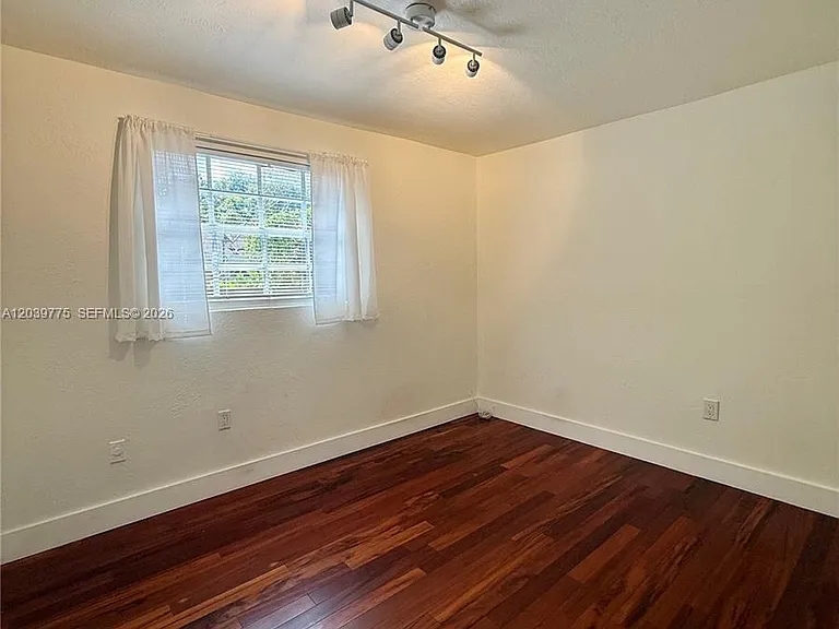 4456 SW 10th St — Photo 10