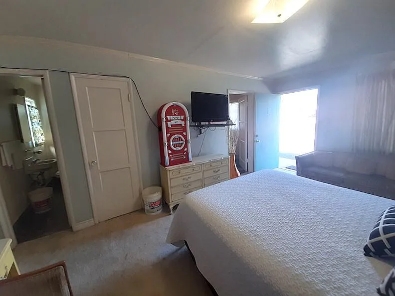 Studio, 400 sqft, $1,590 — Photo 4