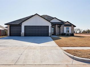 1928 W Flintlock Way, Mustang, OK 73064