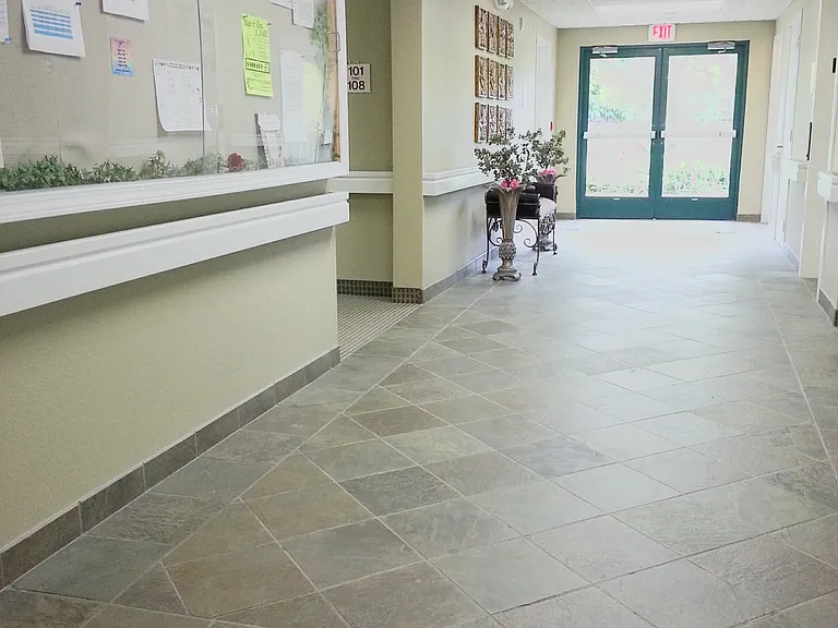 Meridian Stratford Place Senior 55+ Apartments — Photo 12