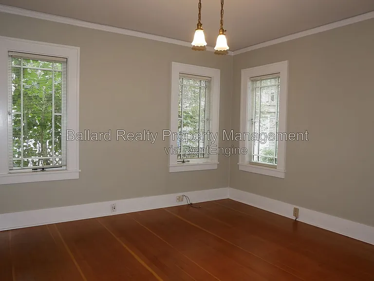 6235 22nd Ave NE — Photo 15