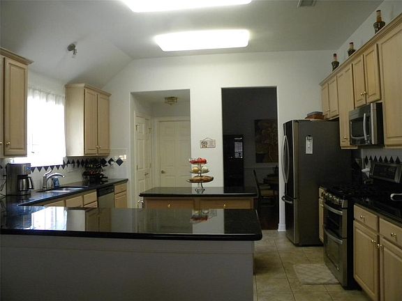 4th image of 918 W Palmcrest Ct