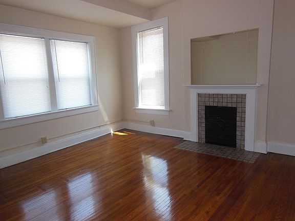 3rd image of 439 Miller Ave #2