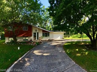 1263 Pinecrest Dr, White Lake, MI