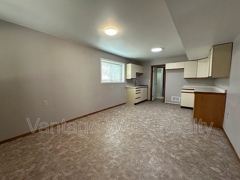 723A Stockwell Ave — Photo 17