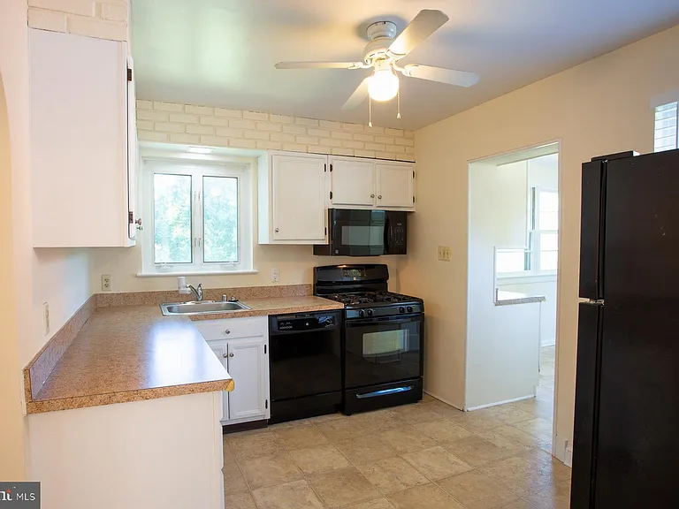5915 Ryland Dr — Photo 10