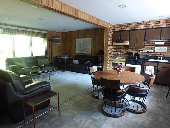 2nd image of 39 Elizabeth Way