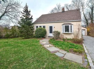 9 School St, Port Washington, NY 11050